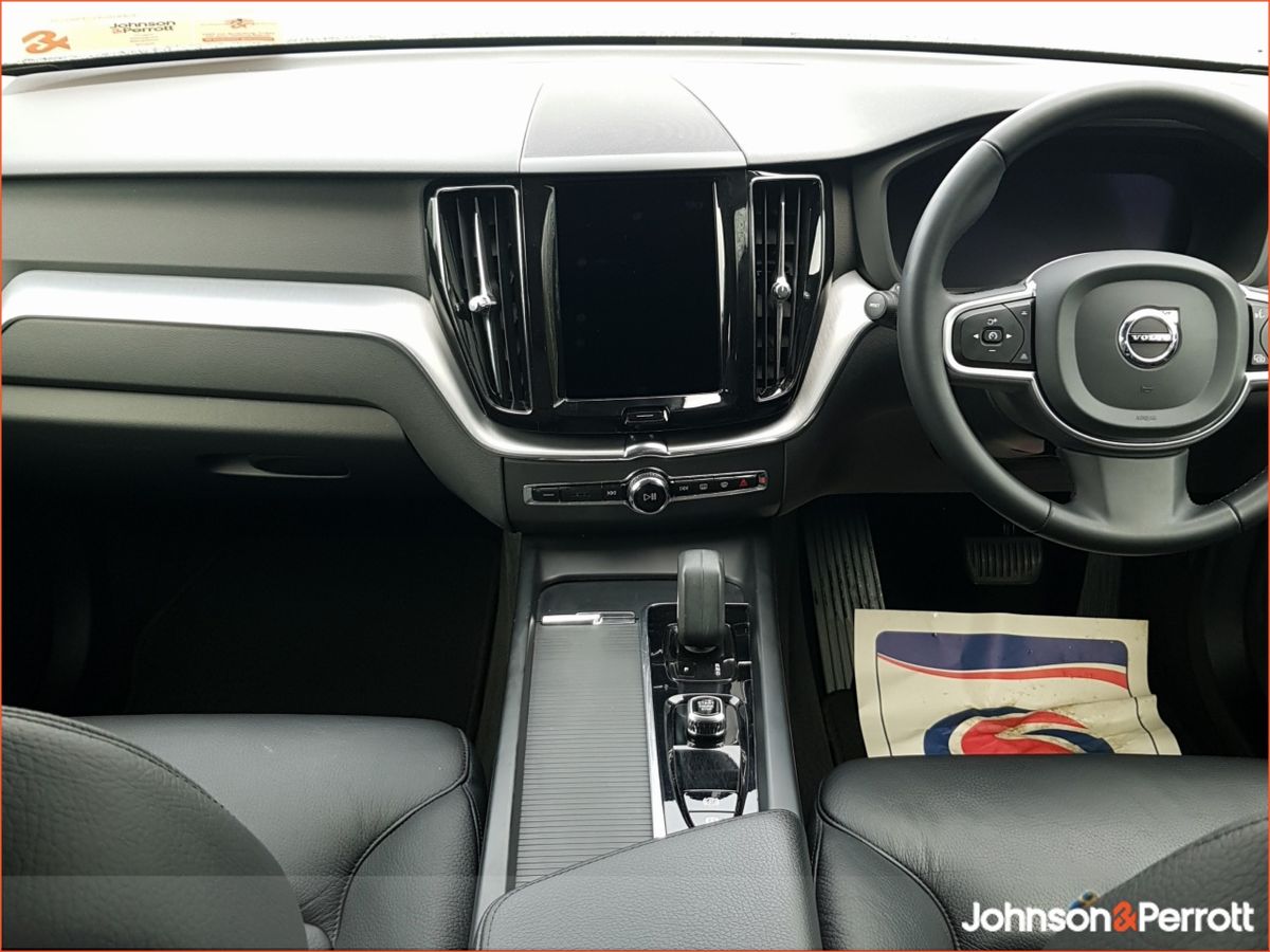 Volvo XC60 B4 197bhp Diesel MHEV Momentum (Two Year Volvo Selekt Warranty + Two Year Volvo Service Plan)