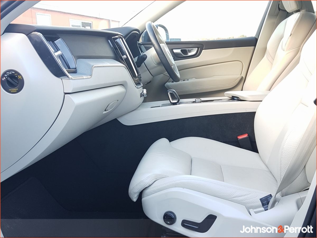 Volvo XC60 T6 350 bhp AWD PHEV Plus Bright (Two Year Volvo Selekt Warranty +Two Year Volvo Service Plan)