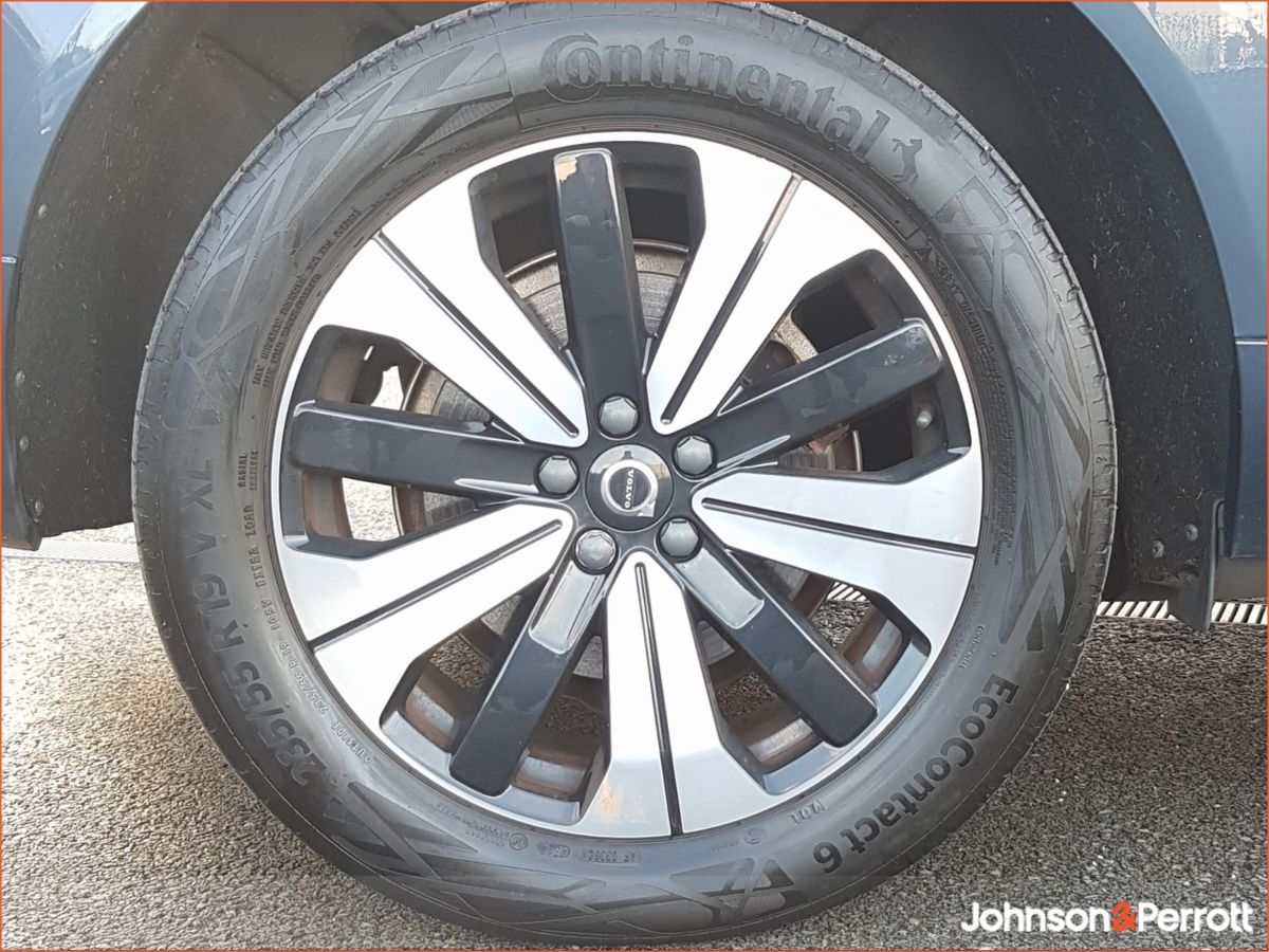 Volvo XC60 T6 350 bhp AWD PHEV Plus Bright (Two Year Volvo Selekt Warranty +Two Year Volvo Service Plan)