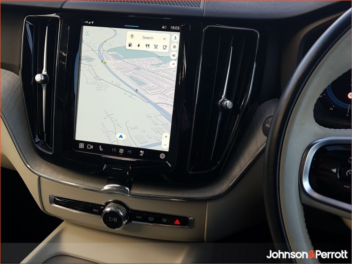 Volvo XC60 T6 350 bhp AWD PHEV Plus Bright (Two Year Volvo Selekt Warranty +Two Year Volvo Service Plan)