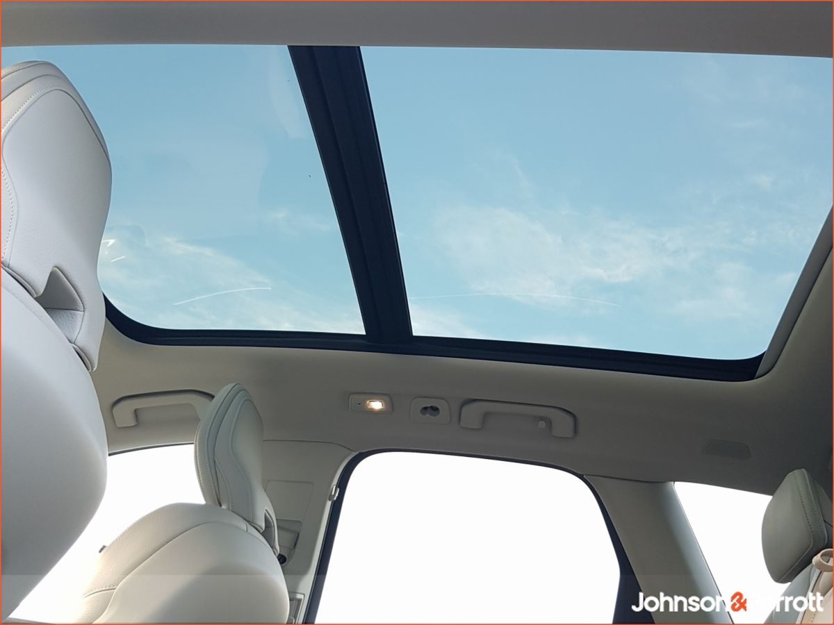 Volvo XC60 T6 350 bhp AWD PHEV Plus Bright (Two Year Volvo Selekt Warranty +Two Year Volvo Service Plan)