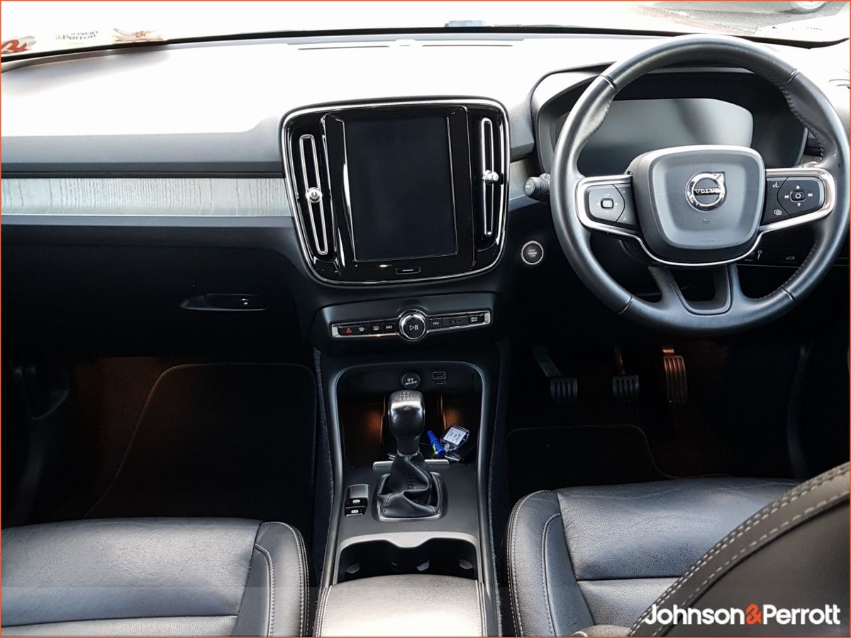 Volvo XC40 T3 163 bhp Inscription (Apple Carplay / Adaptive Cruise / BLIS)