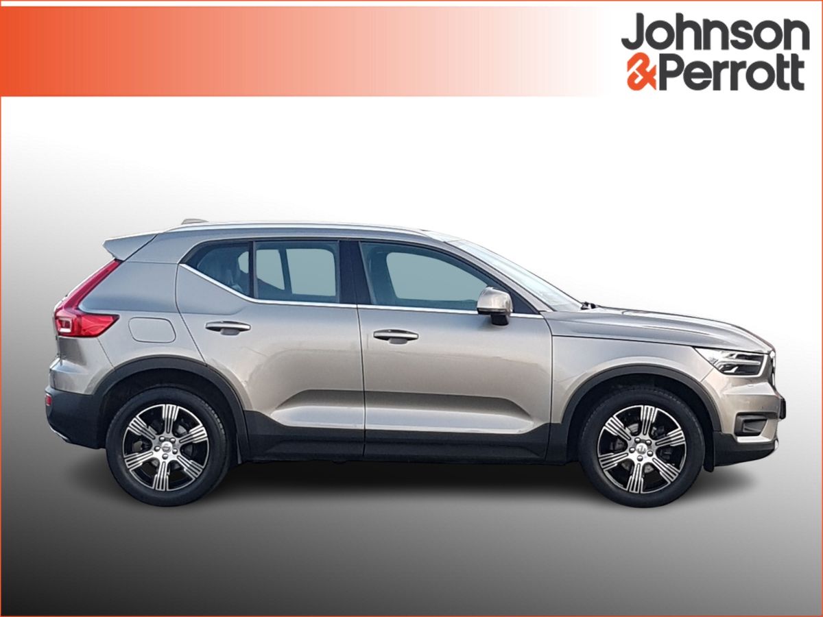 Volvo XC40 T3 163 bhp Inscription (Apple Carplay / Adaptive Cruise / BLIS)