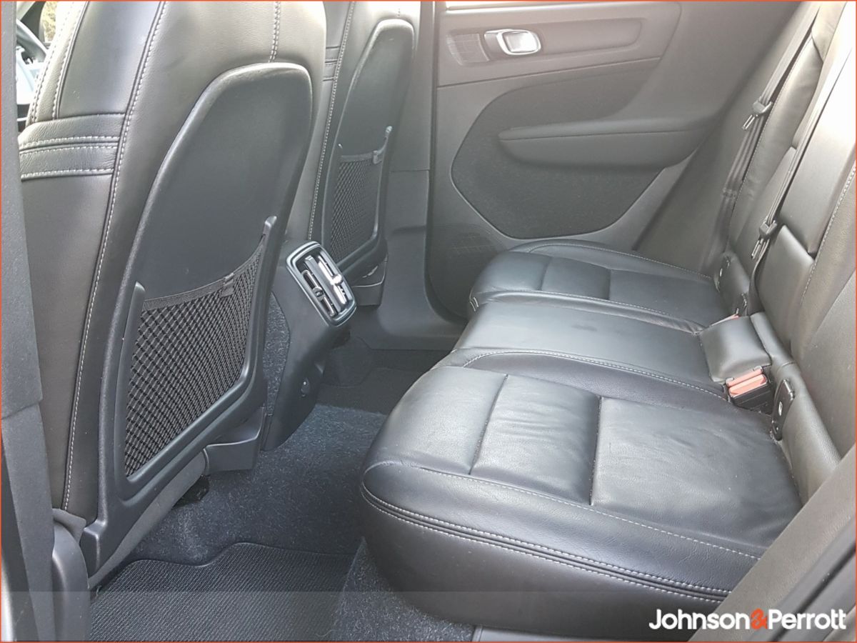 Volvo XC40 T3 163 bhp Inscription (Apple Carplay / Adaptive Cruise / BLIS)