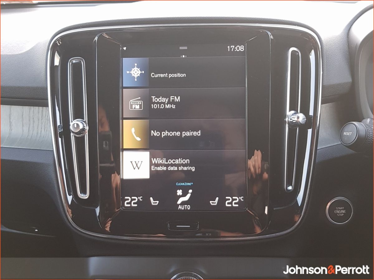 Volvo XC40 T3 163 bhp Inscription (Apple Carplay / Adaptive Cruise / BLIS)