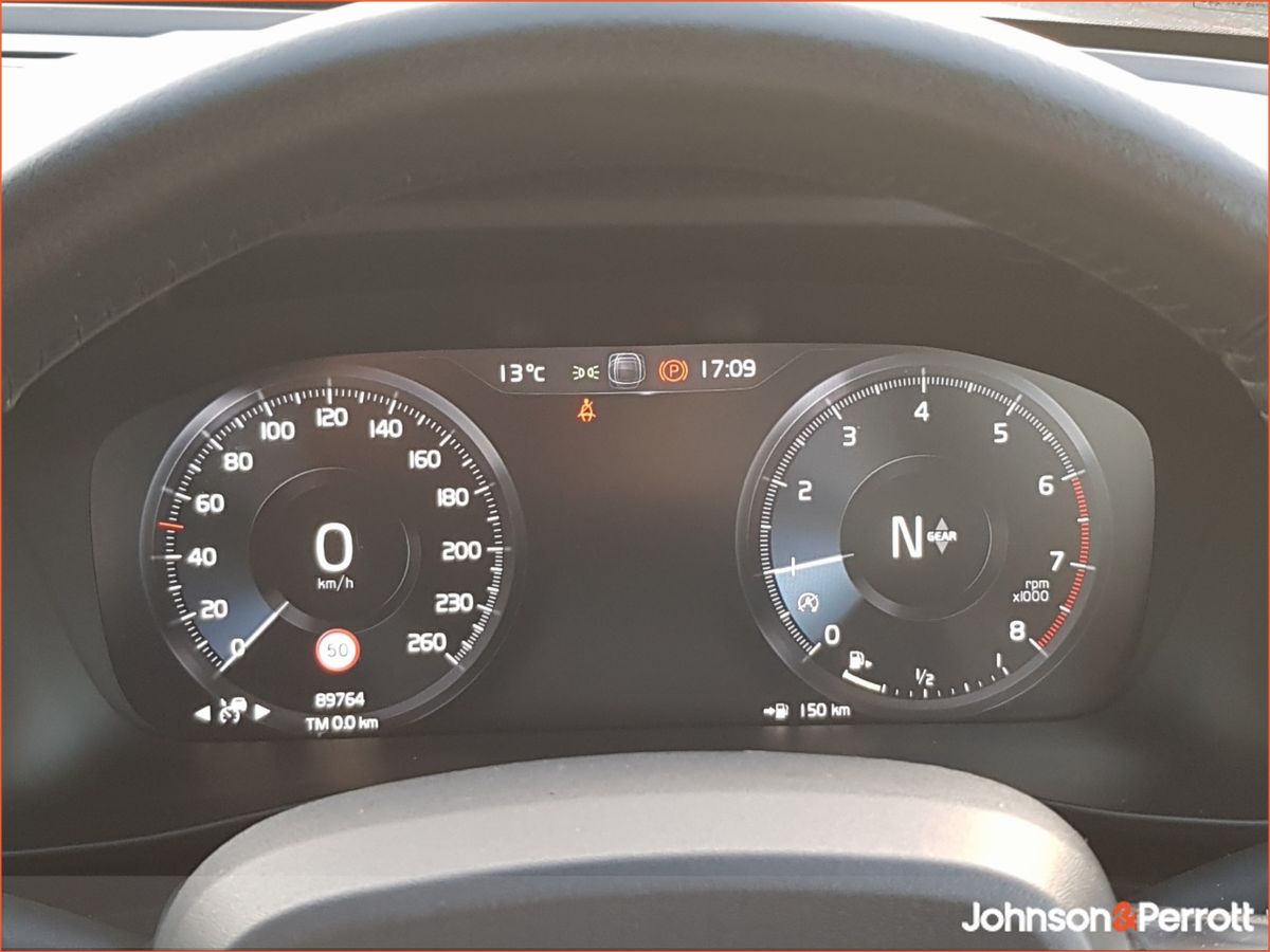 Volvo XC40 T3 163 bhp Inscription (Apple Carplay / Adaptive Cruise / BLIS)