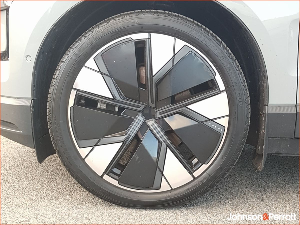 Volvo EX30 69 kWh 272hp Extended Range Ultra - Volvo Selekt Warranty until 2029