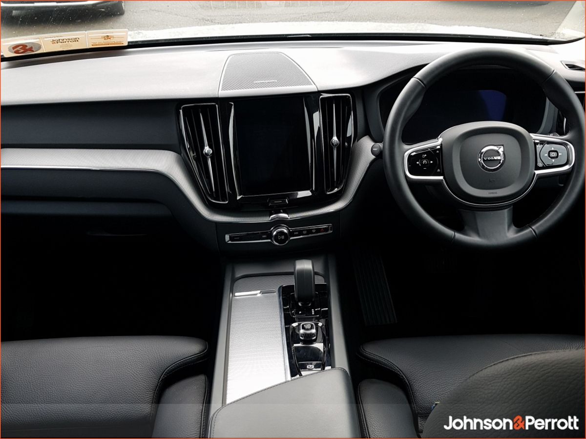 Volvo XC60 T6 350 bhp AWD Plus Dark PHEV - Two Year Volvo Selekt Warranty
