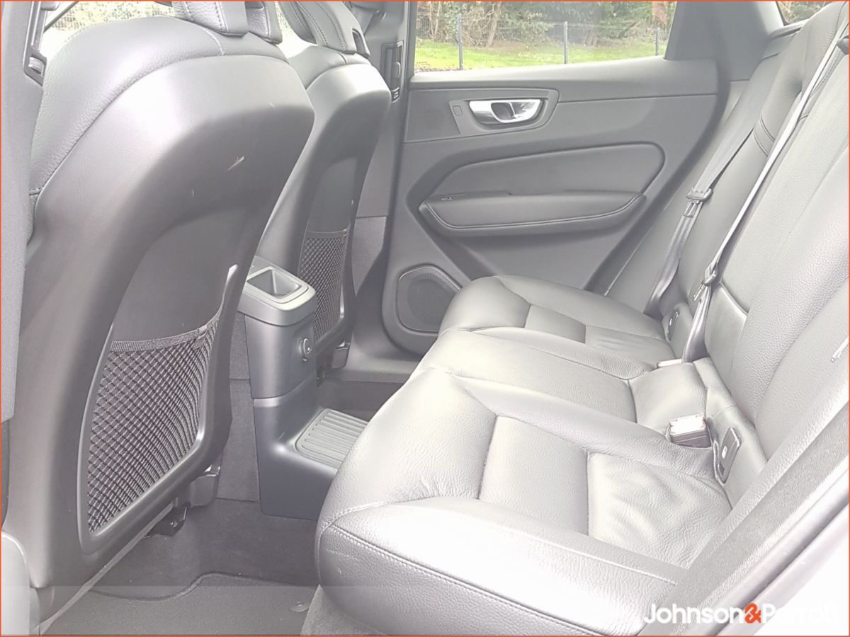 Volvo XC60 T6 350 bhp AWD Plus Dark PHEV - Two Year Volvo Selekt Warranty