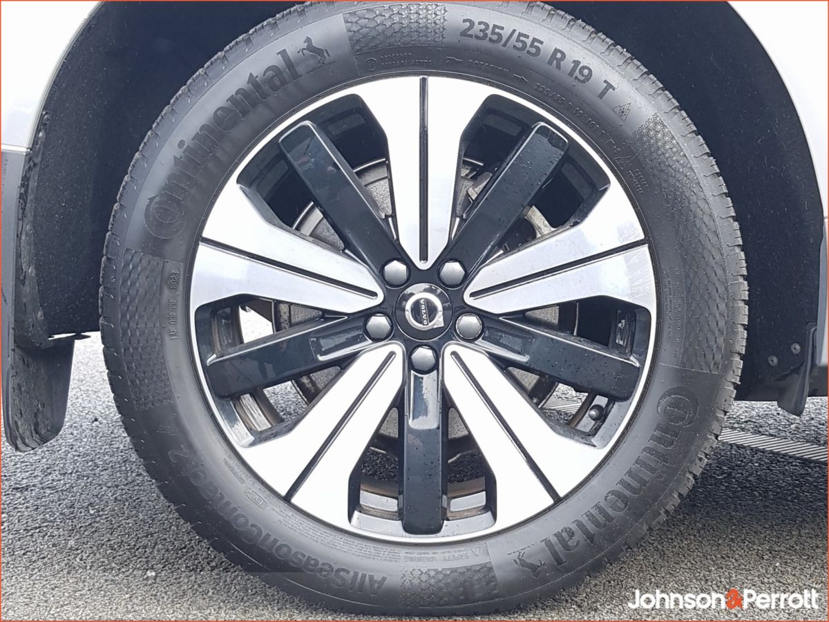 Volvo XC60 T6 350 bhp AWD Plus Dark PHEV - Two Year Volvo Selekt Warranty