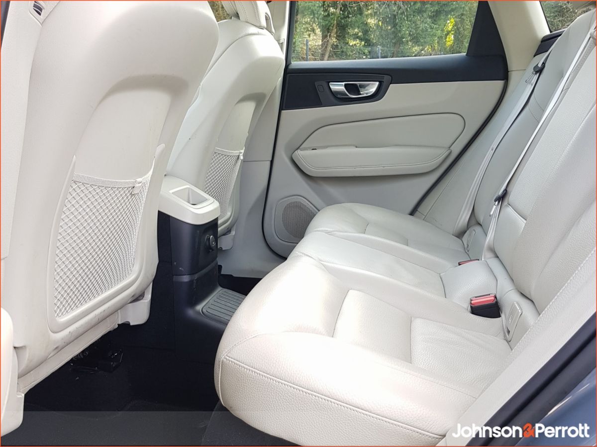 Volvo XC60 T6 350 bhp AWD PHEV Core (Two Year Volvo Selekt Warranty + Two Year Volvo Service Plan