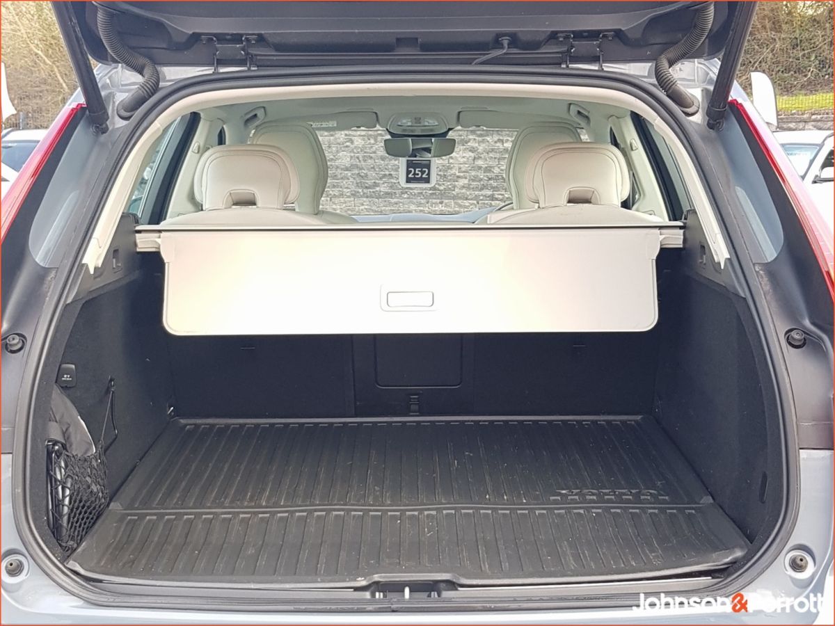 Volvo XC60 T6 350 bhp AWD PHEV Core (Two Year Volvo Selekt Warranty + Two Year Volvo Service Plan