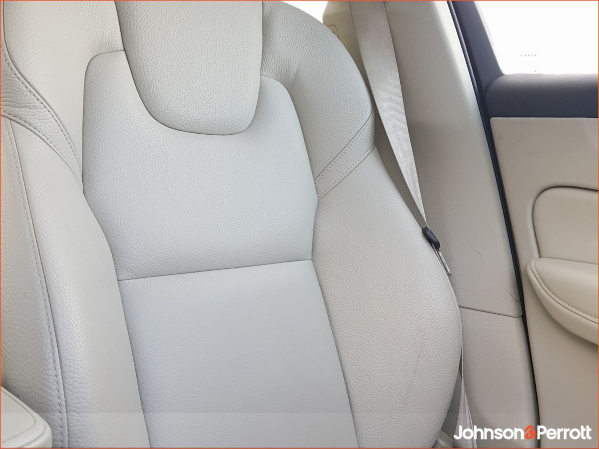 Volvo XC60 T6 350 bhp AWD PHEV Core (Two Year Volvo Selekt Warranty + Two Year Volvo Service Plan