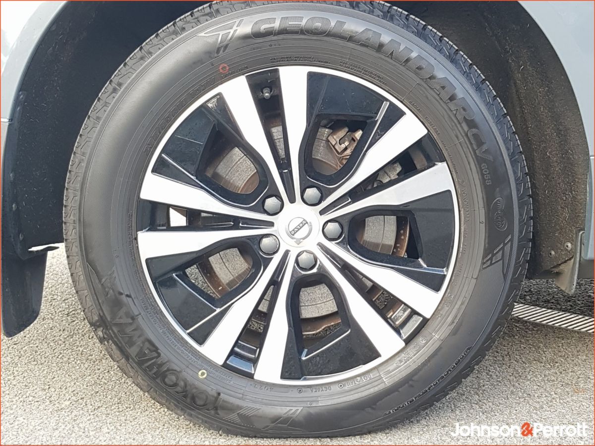 Volvo XC60 T6 350 bhp AWD PHEV Core (Two Year Volvo Selekt Warranty + Two Year Volvo Service Plan