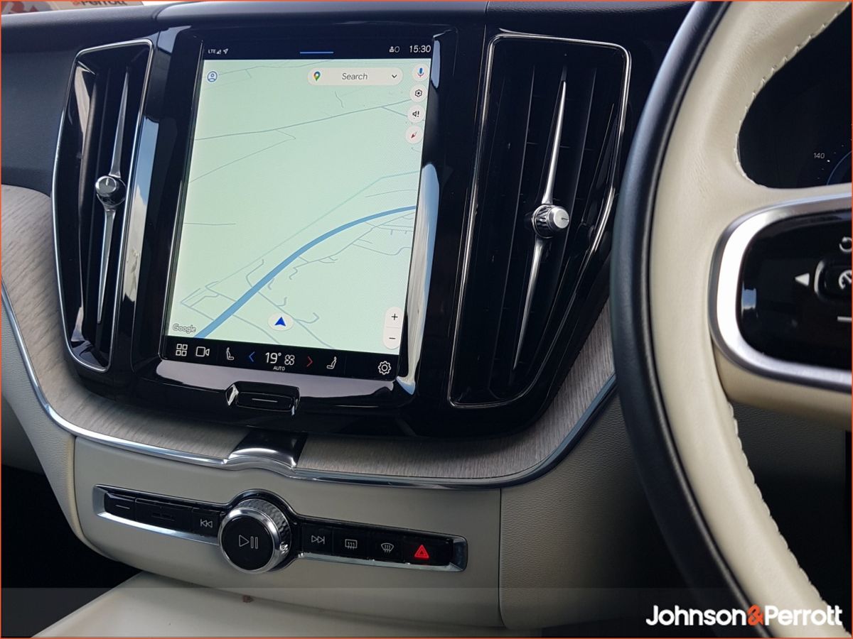 Volvo XC60 T6 350 bhp AWD PHEV Core (Two Year Volvo Selekt Warranty + Two Year Volvo Service Plan