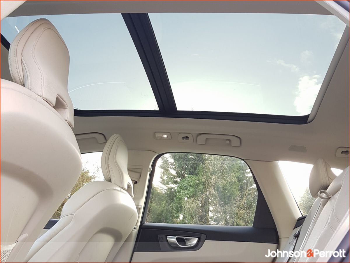 Volvo XC60 T6 350 bhp AWD PHEV Core (Two Year Volvo Selekt Warranty + Two Year Volvo Service Plan