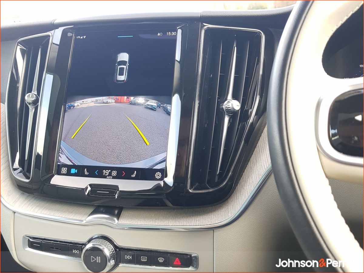 Volvo XC60 T6 350 bhp AWD PHEV Core (Two Year Volvo Selekt Warranty + Two Year Volvo Service Plan