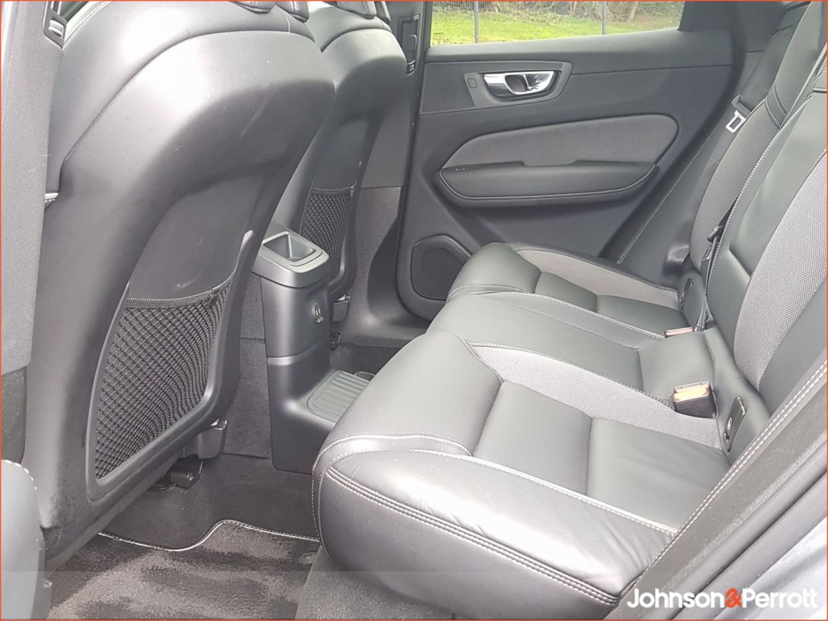 Volvo XC60 T6 340 bhp AWD PHEV R-Design - One Year Warranty  + One Year AA Membership
