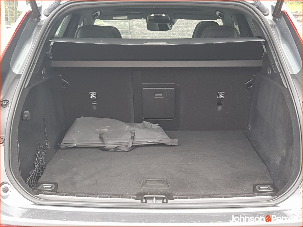 Volvo XC60 T6 340 bhp AWD PHEV R-Design - One Year Warranty  + One Year AA Membership