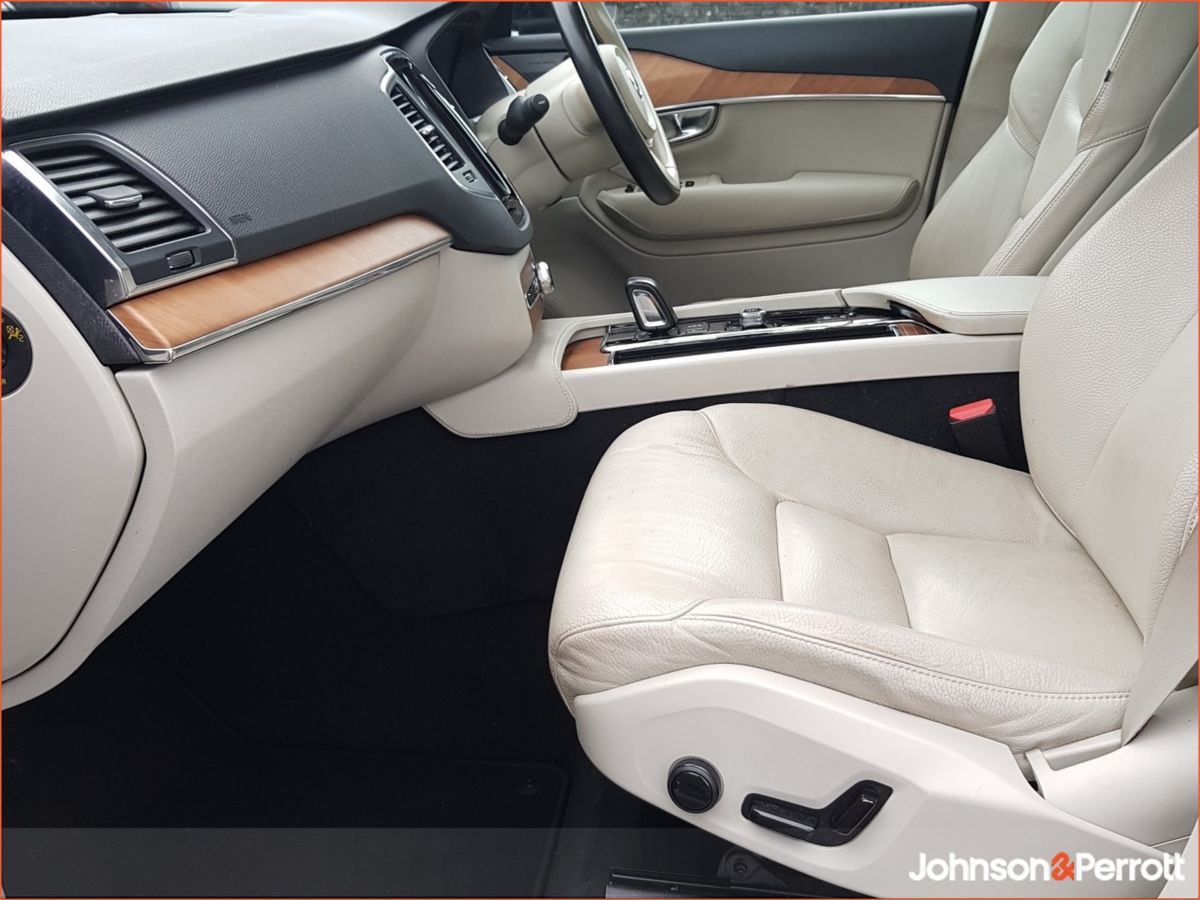 Volvo XC90 T8 390bhp AWD PHEV Inscription Expression