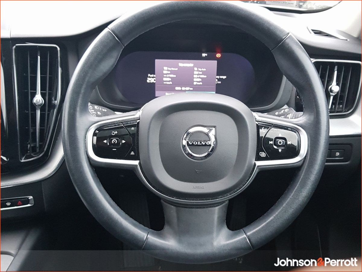 Volvo XC60 T6 350hp AWD PHEV Plus Dark (Two Year Volvo Selekt Warranty + Two Year Volvo Service Plan)