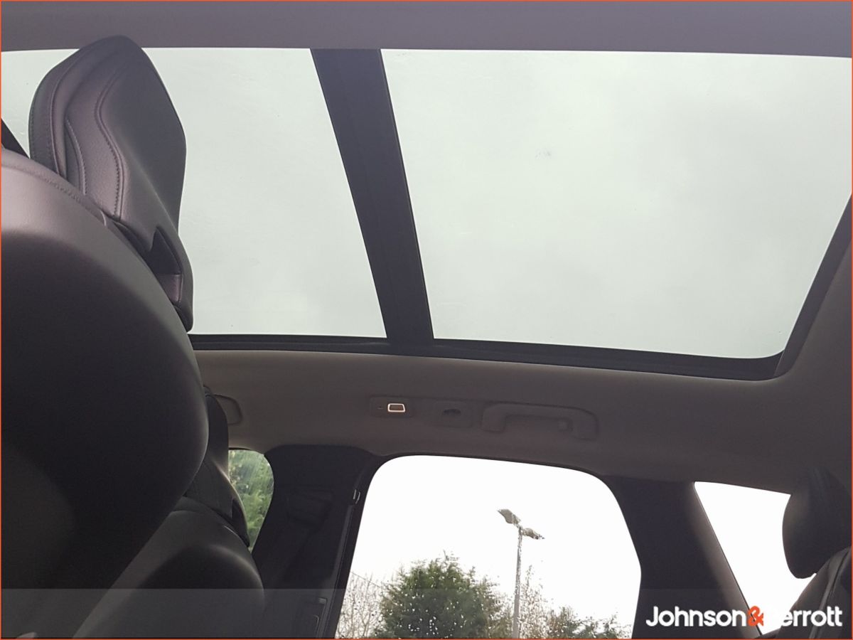 Volvo XC60 T6 350hp AWD PHEV Plus Dark (Two Year Volvo Selekt Warranty + Two Year Volvo Service Plan)