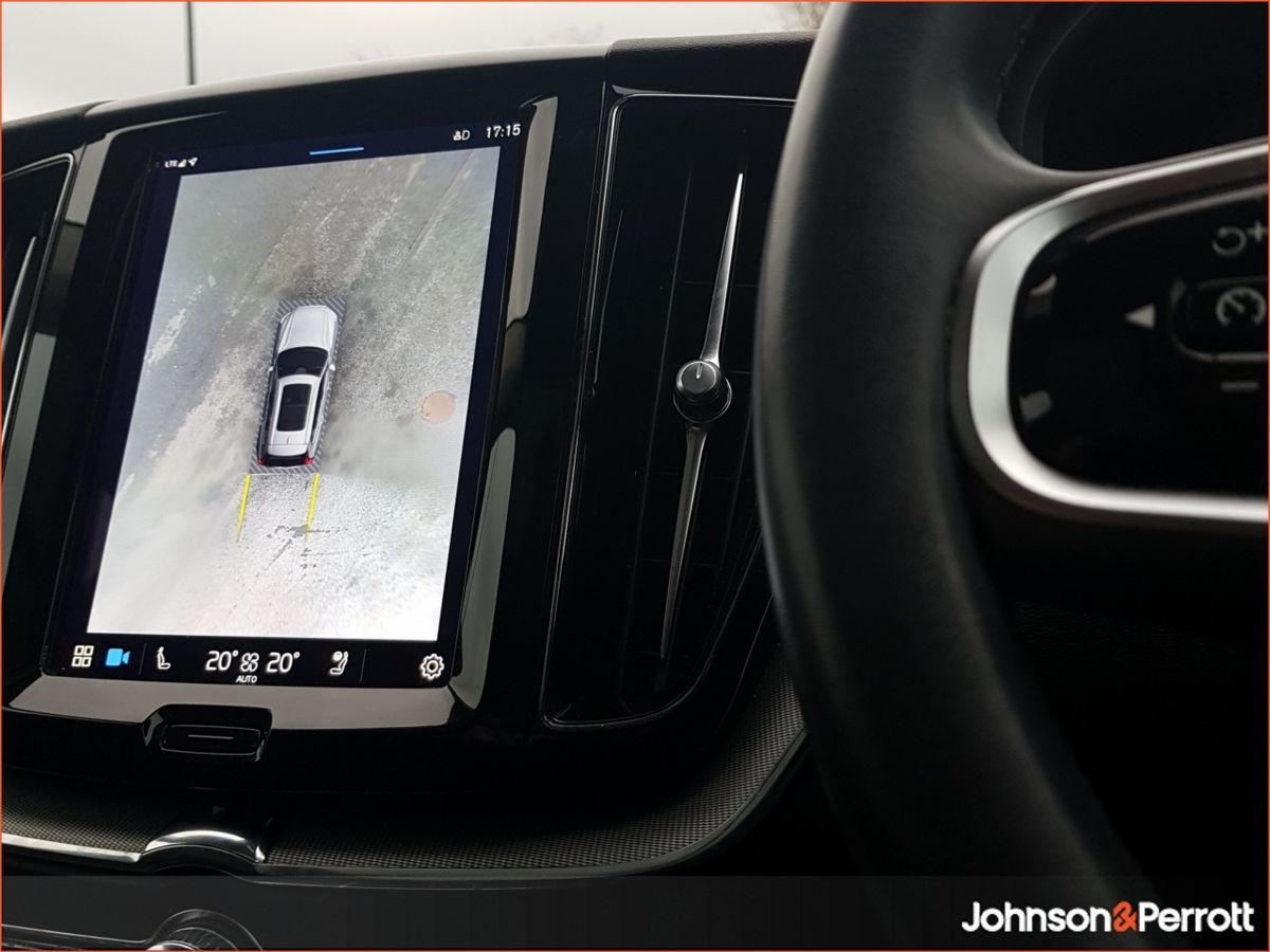 Volvo XC60 T6 350hp AWD PHEV Plus Dark (Two Year Volvo Selekt Warranty + Two Year Volvo Service Plan)