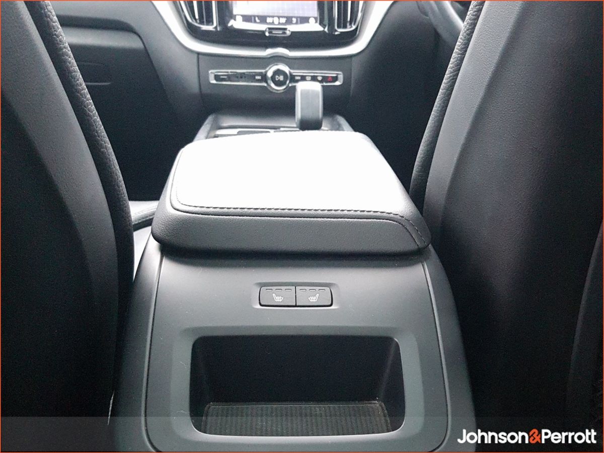 Volvo XC60 T6 350hp AWD PHEV Plus Dark (Two Year Volvo Selekt Warranty + Two Year Volvo Service Plan)