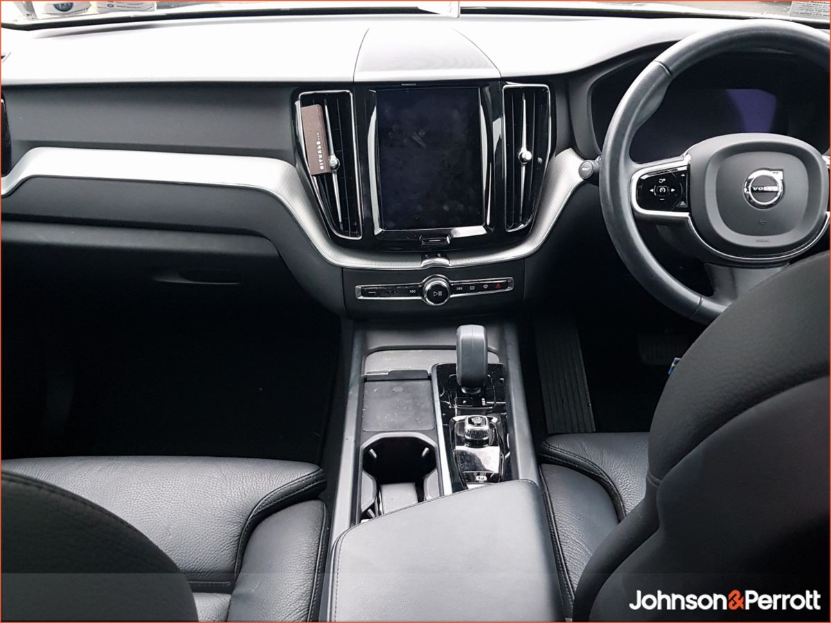 Volvo XC60 T6 350hp AWD PHEV Plus Dark (Two Year Volvo Selekt Warranty + Two Year Volvo Service Plan)