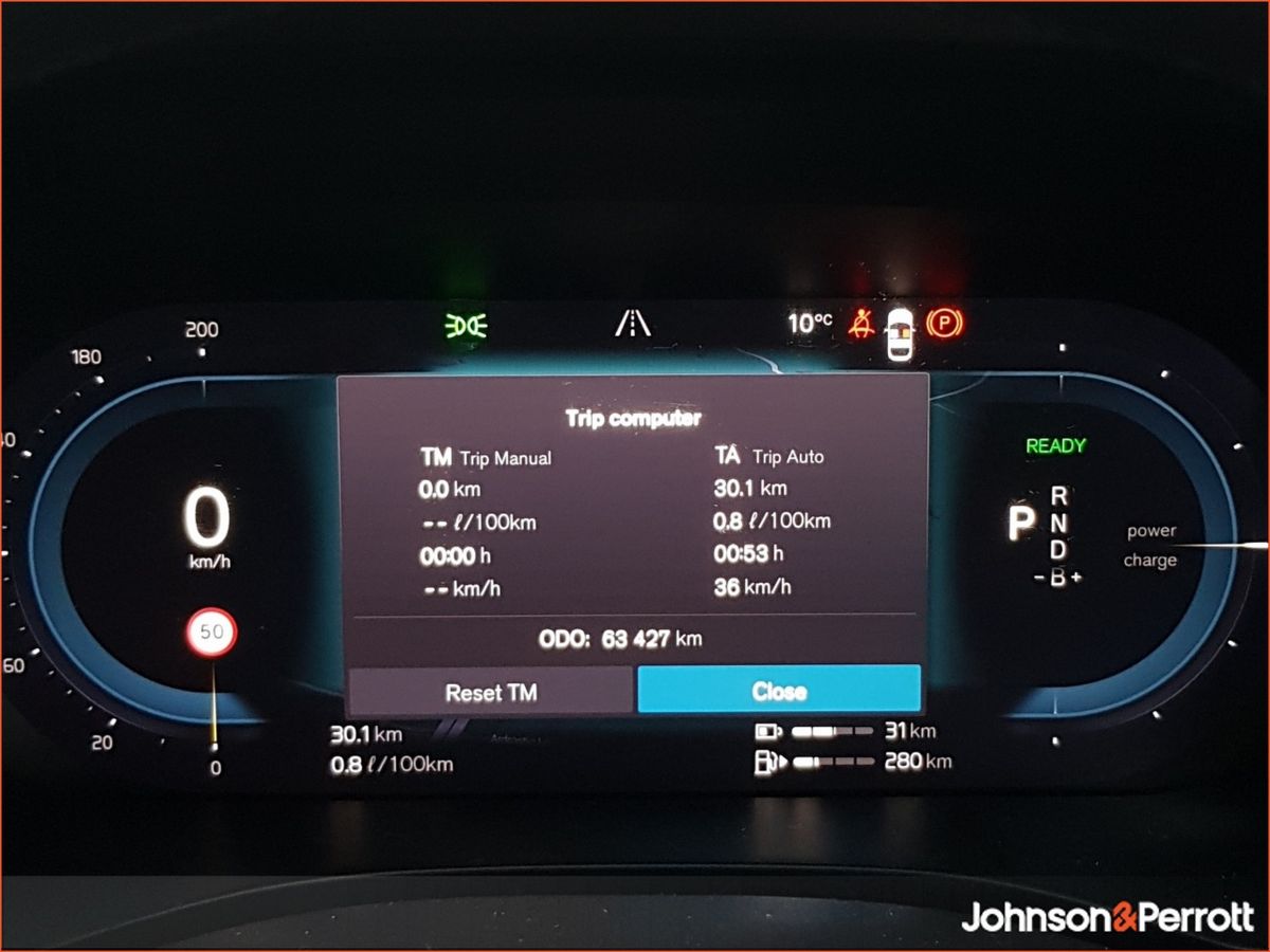 Volvo XC60 T6 350hp AWD PHEV Plus Dark (Two Year Volvo Selekt Warranty + Two Year Volvo Service Plan)