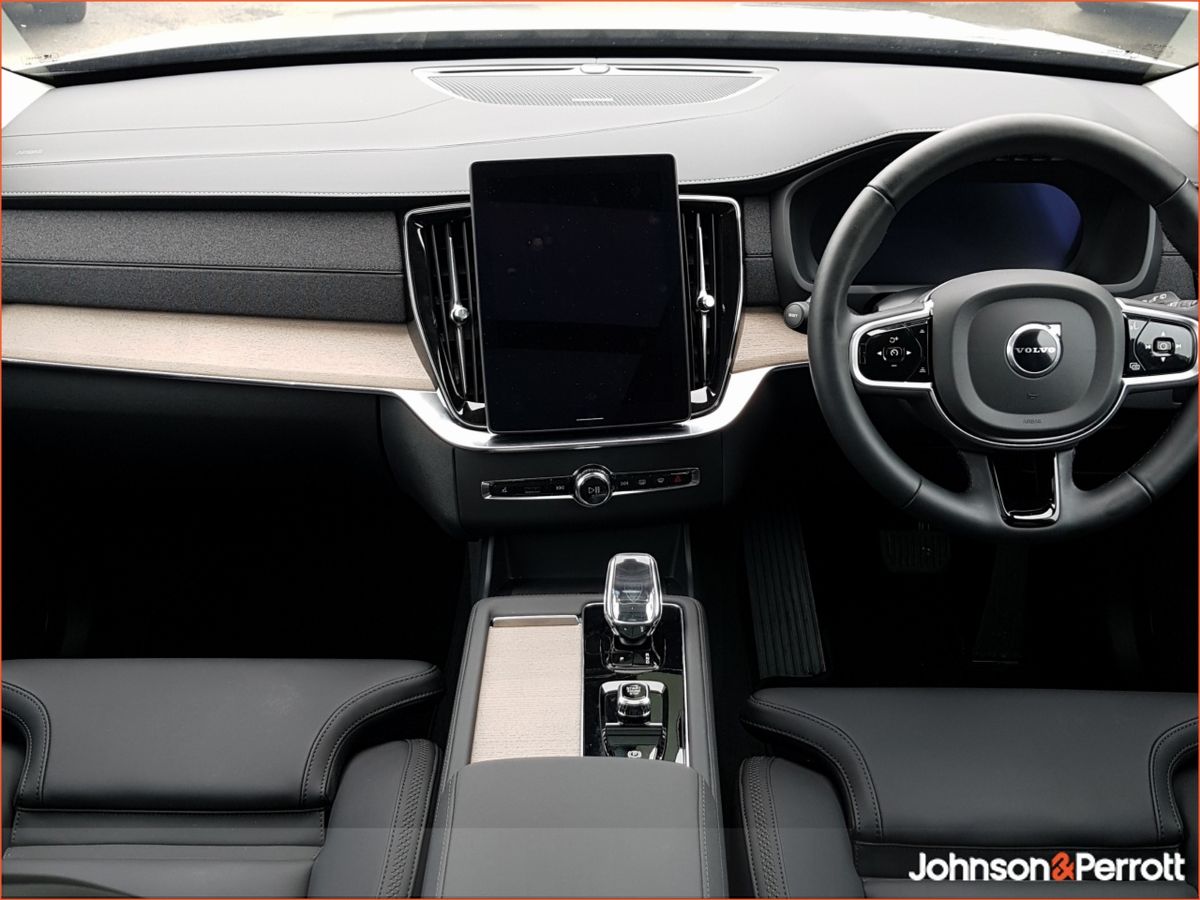 Volvo XC90 T8 455 bhp AWD Plus Dark