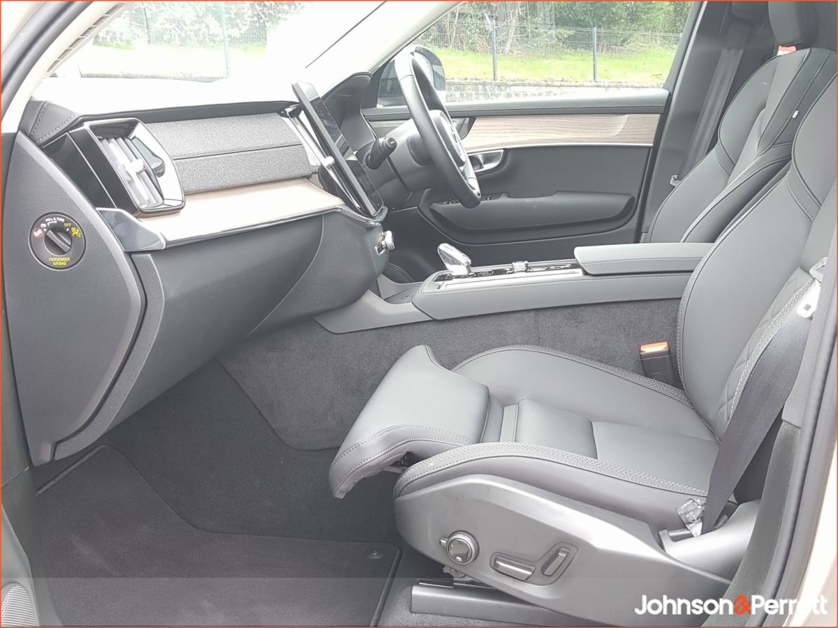 Volvo XC90 T8 455 bhp AWD Plus Dark