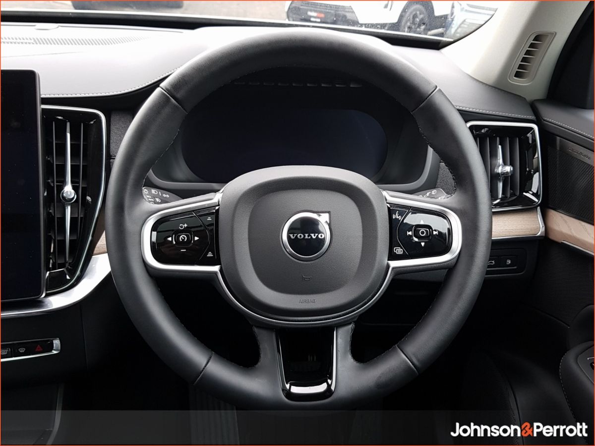 Volvo XC90 T8 455 bhp AWD Plus Dark