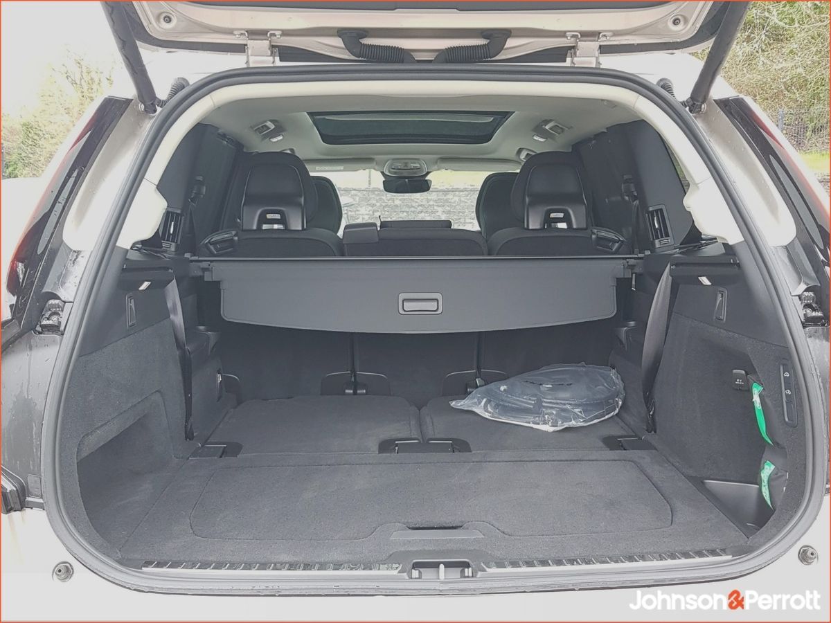 Volvo XC90 T8 455 bhp AWD Plus Dark