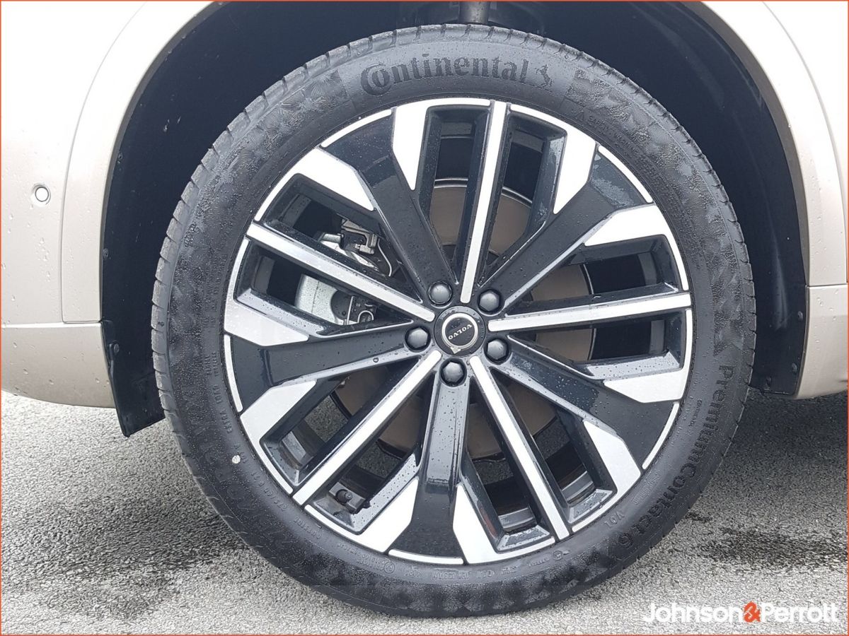 Volvo XC90 T8 455 bhp AWD Plus Dark