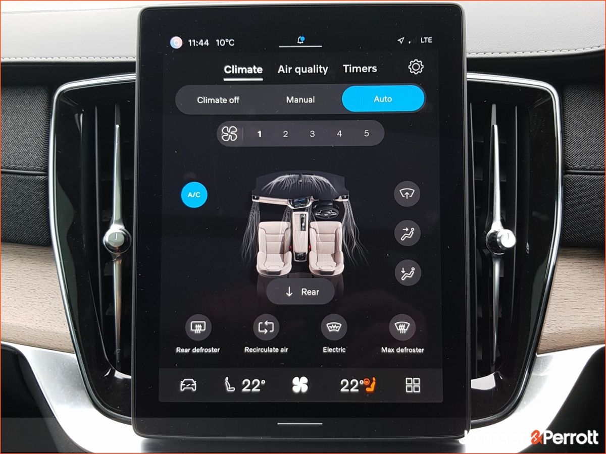 Volvo XC90 T8 455 bhp AWD Plus Dark