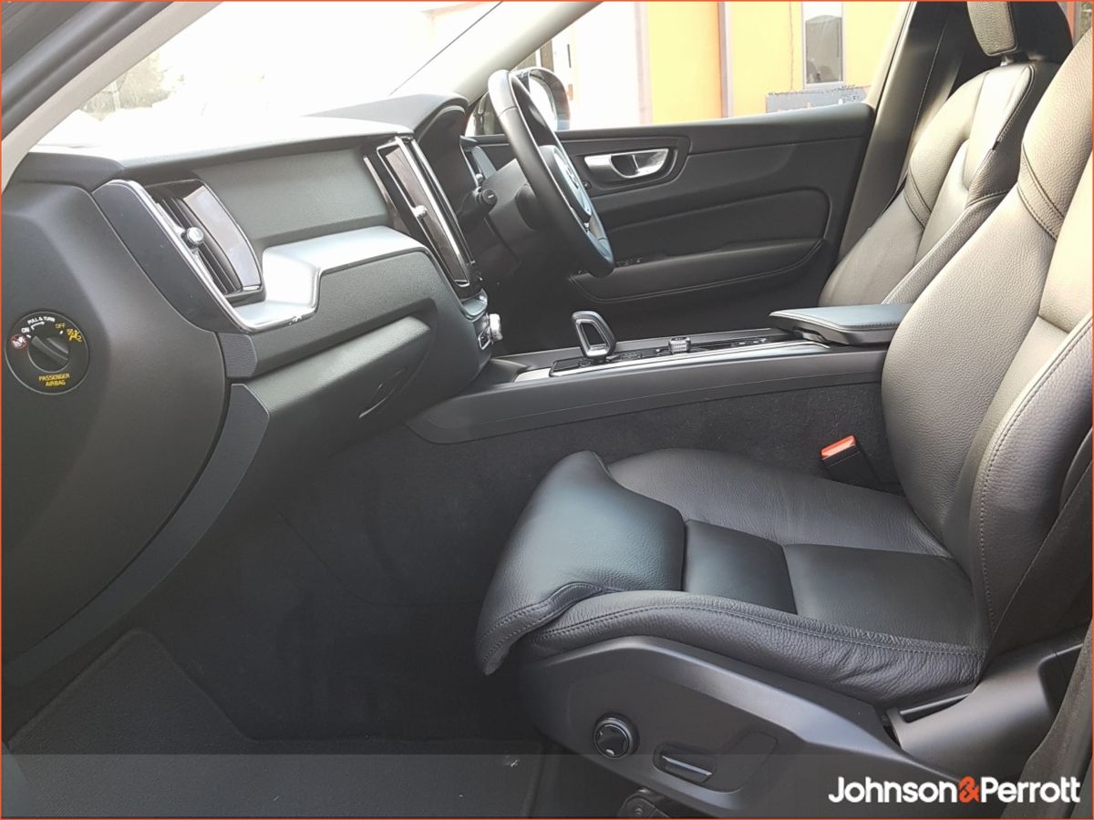 Volvo XC60 T6 350bhp AWD PHEV Plus Dark