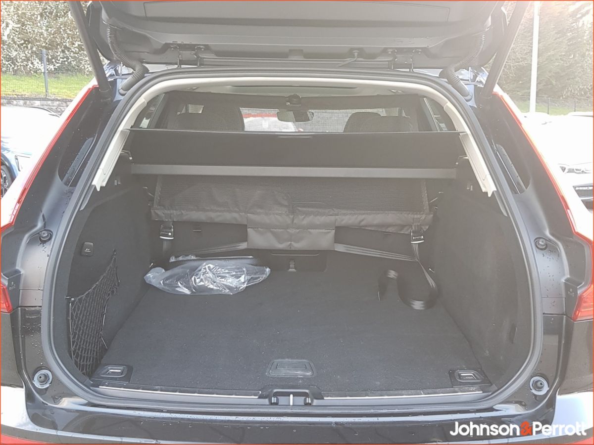 Volvo XC60 T6 350bhp AWD PHEV Plus Dark