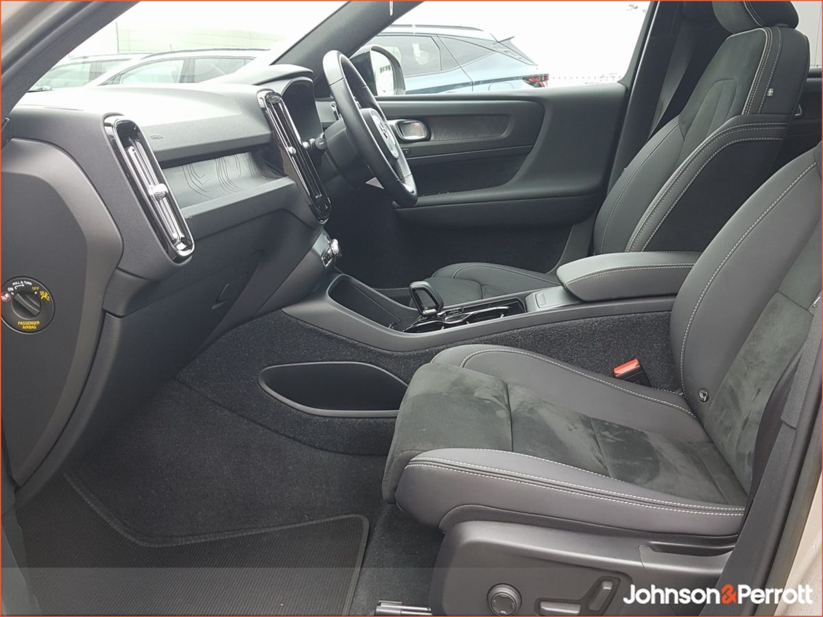 Volvo XC40 69 kWh 231hp Ultimate - Two Year Volvo Selekt Warranty