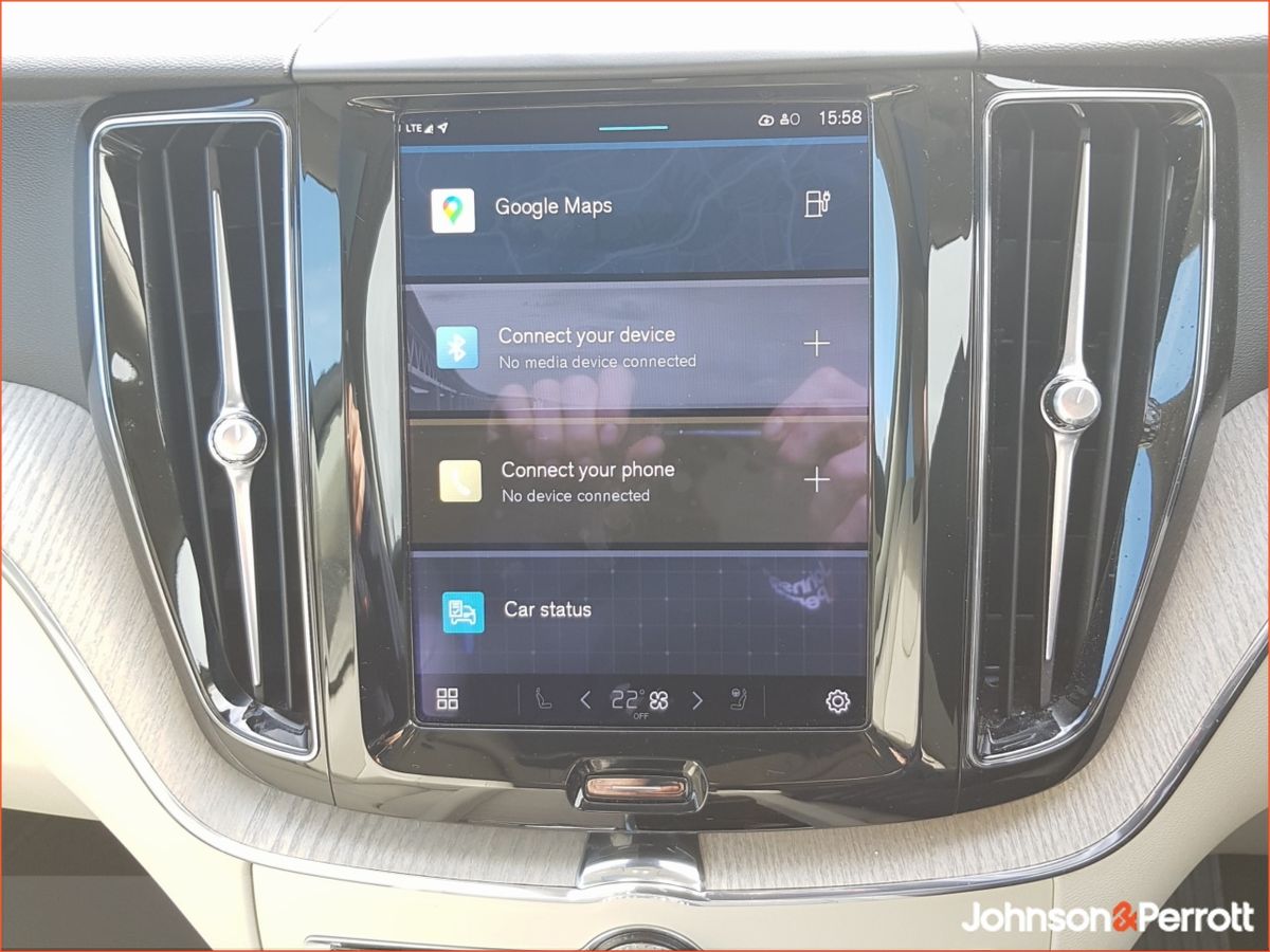 Volvo XC60 T6 350hp AWD PHEV Plus Bright  (Two Year Volvo Selekt Warranty and Two Year Service Plan)