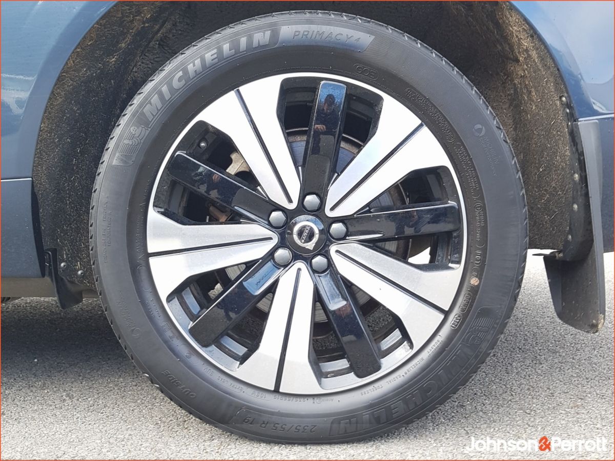 Volvo XC60 T6 350hp AWD PHEV Plus Bright  (Two Year Volvo Selekt Warranty and Two Year Service Plan)