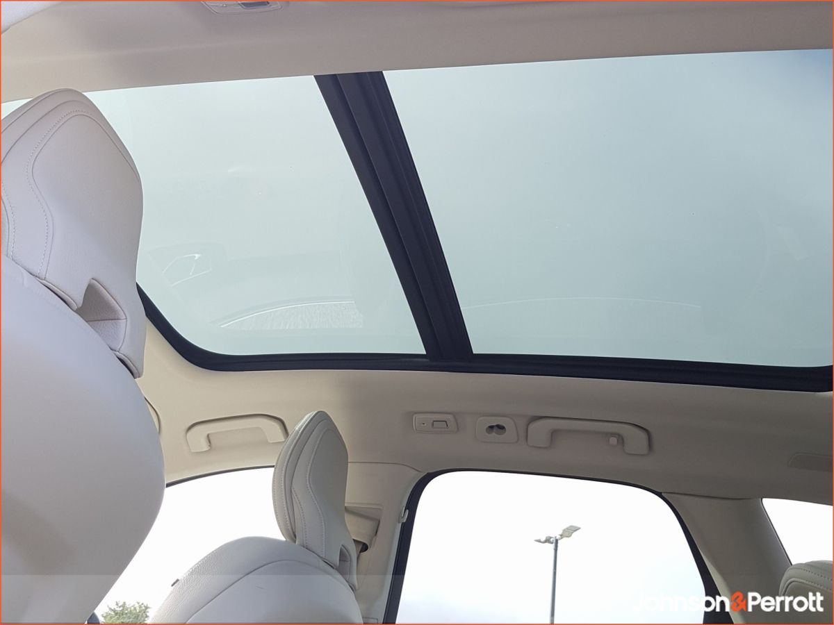 Volvo XC60 T6 350hp AWD PHEV Plus Bright  (Two Year Volvo Selekt Warranty and Two Year Service Plan)