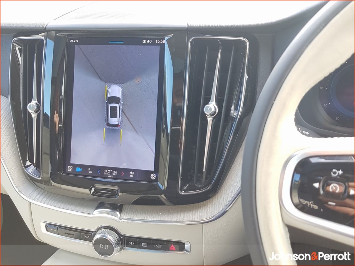 Volvo XC60 T6 350hp AWD PHEV Plus Bright  (Two Year Volvo Selekt Warranty and Two Year Service Plan)