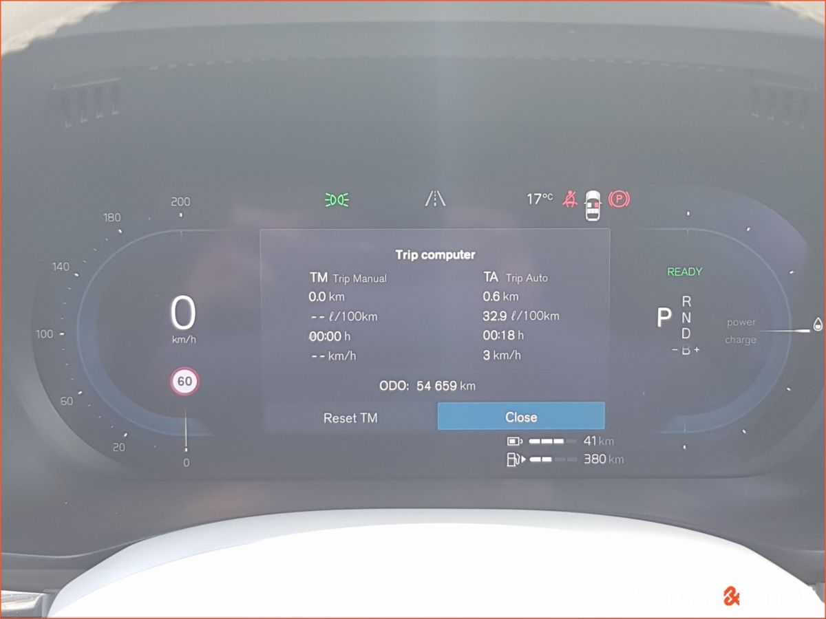 Volvo XC60 T6 350hp AWD PHEV Plus Bright  (Two Year Volvo Selekt Warranty and Two Year Service Plan)