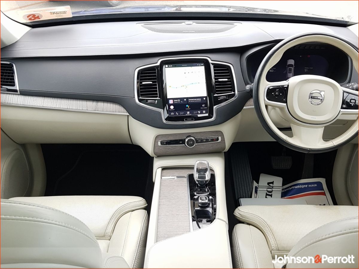 Volvo XC90 T8 455hp AWD PHEV Plus Bright  (Two Year Volvo Selekt Warranty and Two Year Service Plan)