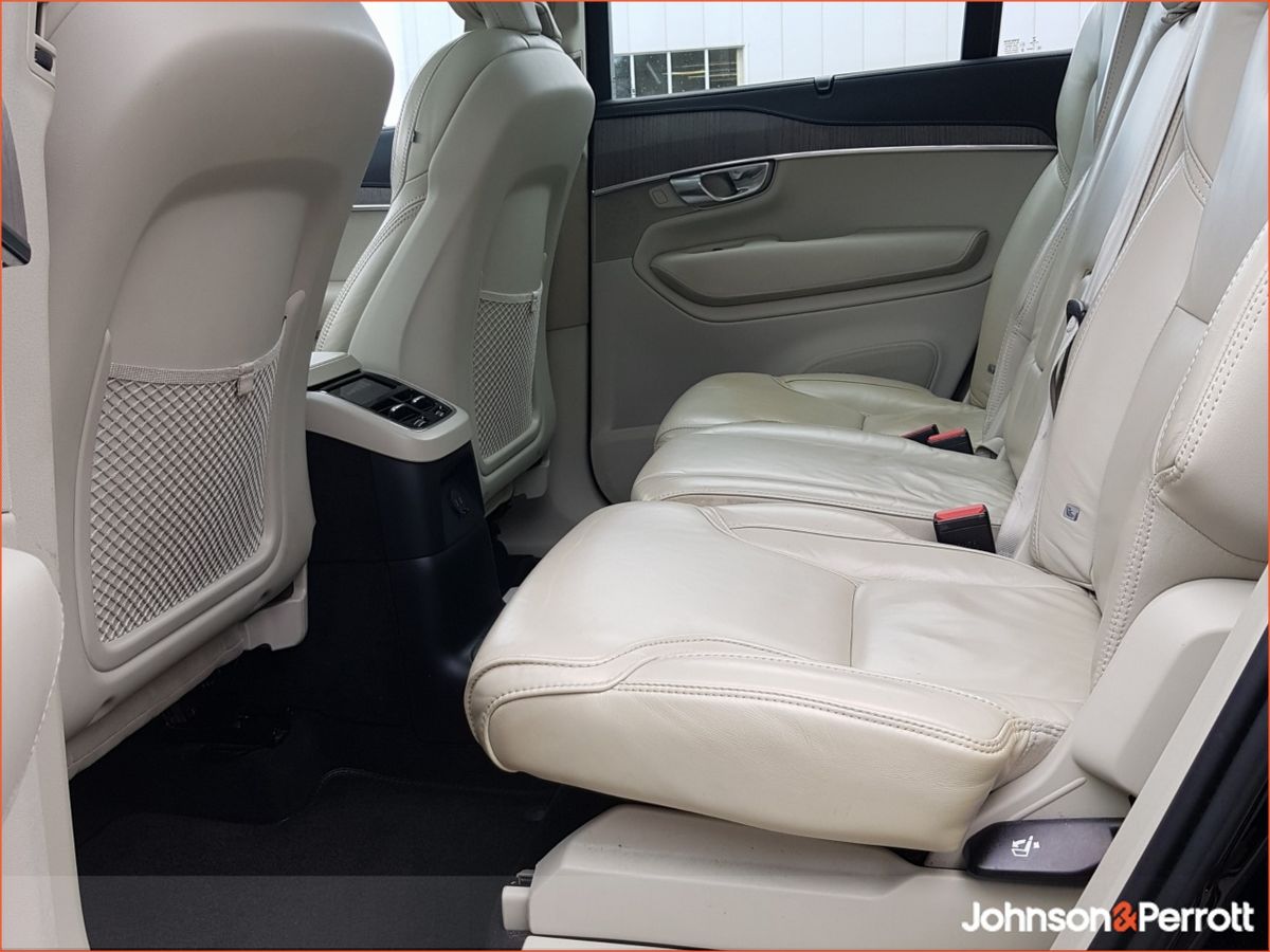 Volvo XC90 T8 455hp AWD PHEV Plus Bright  (Two Year Volvo Selekt Warranty and Two Year Service Plan)