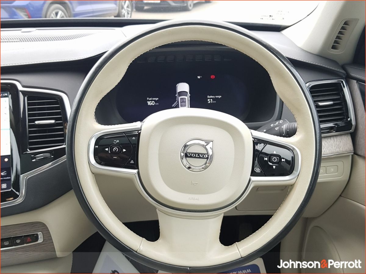Volvo XC90 T8 455hp AWD PHEV Plus Bright  (Two Year Volvo Selekt Warranty and Two Year Service Plan)