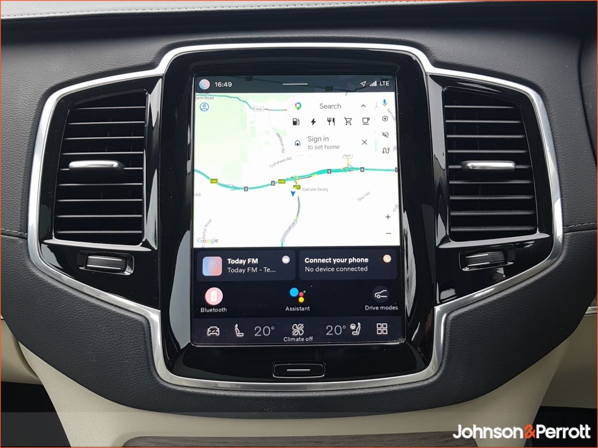 Volvo XC90 T8 455hp AWD PHEV Plus Bright  (Two Year Volvo Selekt Warranty and Two Year Service Plan)