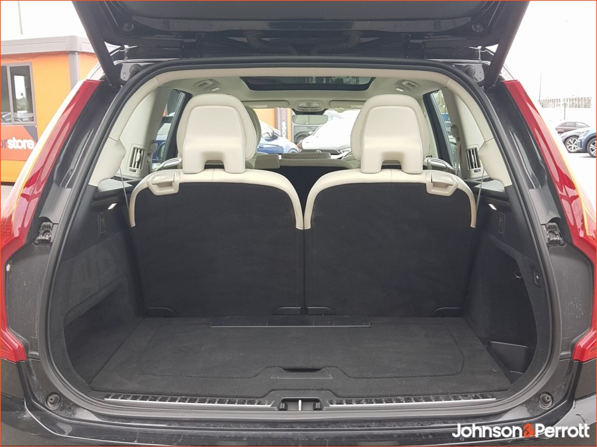 Volvo XC90 T8 455hp AWD PHEV Plus Bright  (Two Year Volvo Selekt Warranty and Two Year Service Plan)
