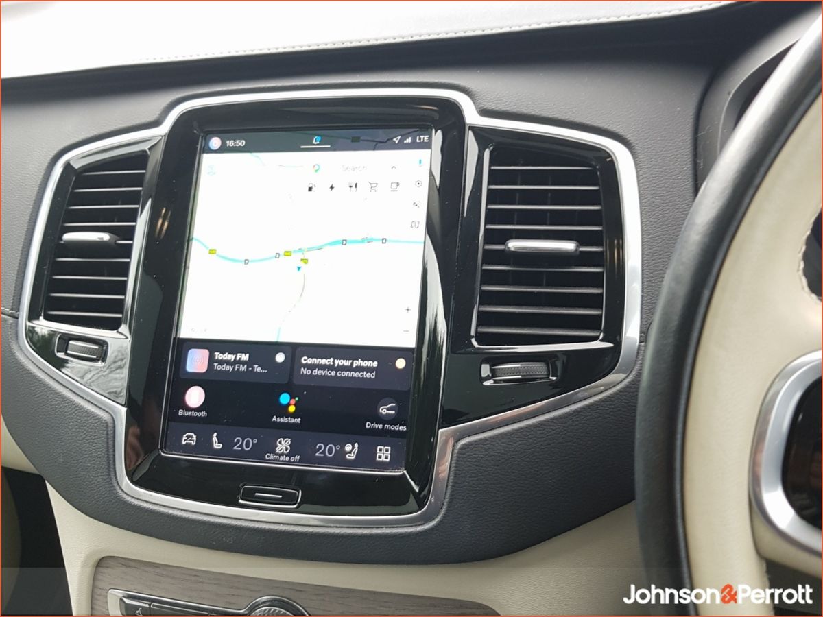 Volvo XC90 T8 455hp AWD PHEV Plus Bright  (Two Year Volvo Selekt Warranty and Two Year Service Plan)